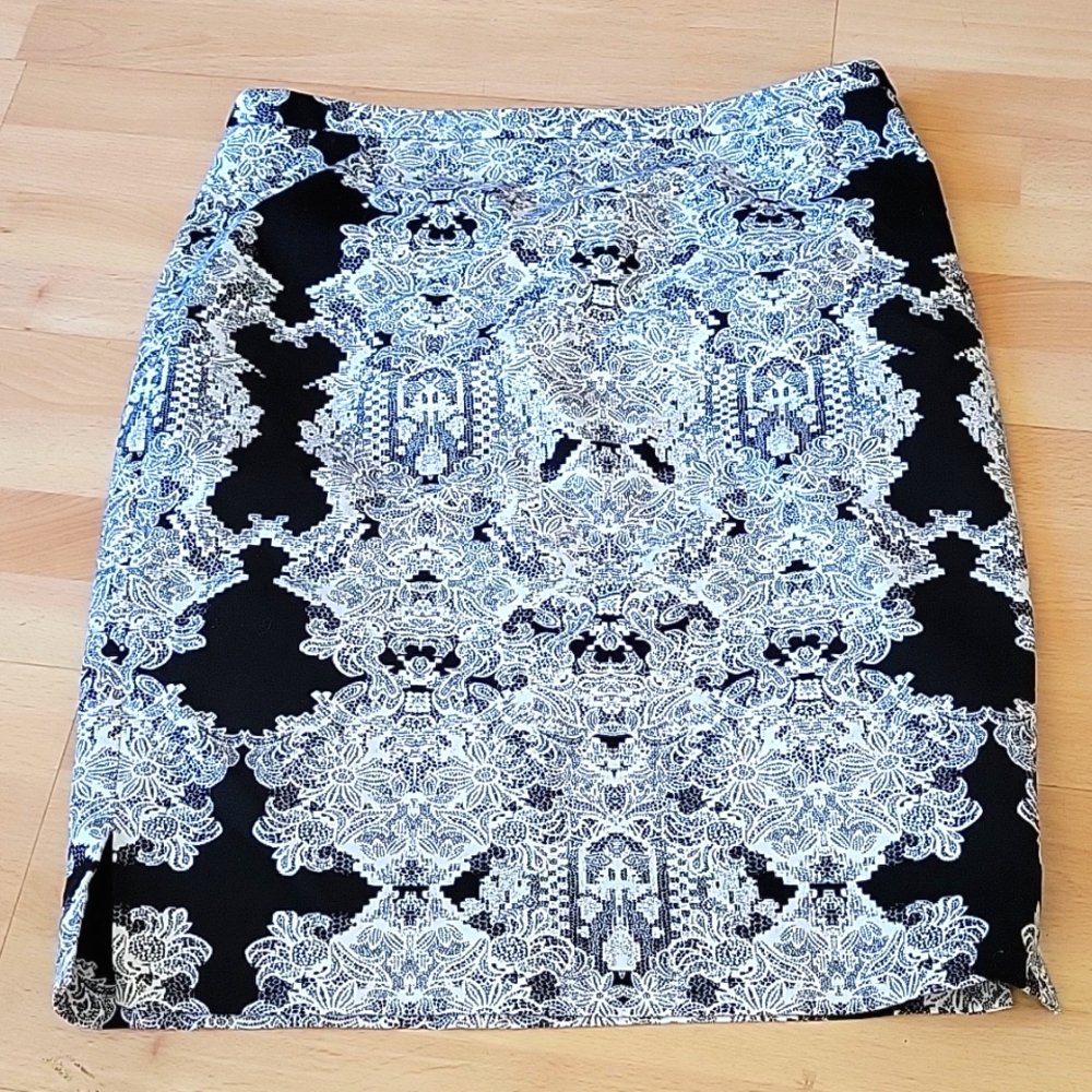 H&M skirt,  size 10, black and white. Excellent condition